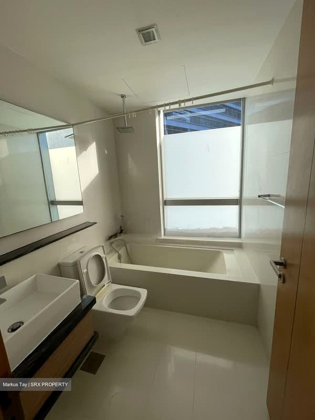 Marina Bay Residences (D1), Condominium #584971401